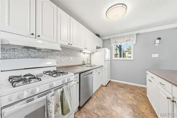 $285,000 | 11959 Brookmont Drive, Maryland Heights, MO 63043