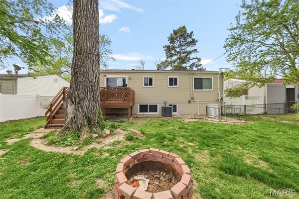 $285,000 | 11959 Brookmont Drive, Maryland Heights, MO 63043