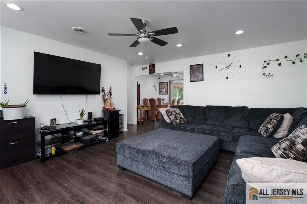 984 New Dover Road Edison, NJ 08820 - Photo 4 of 30