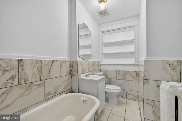 a bathroom with a bathtub and toilet