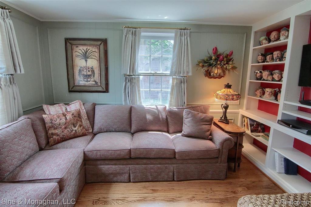 389 Merriweather Road Grosse Pointe Farms, MI 48236 - Photo 13 of 33