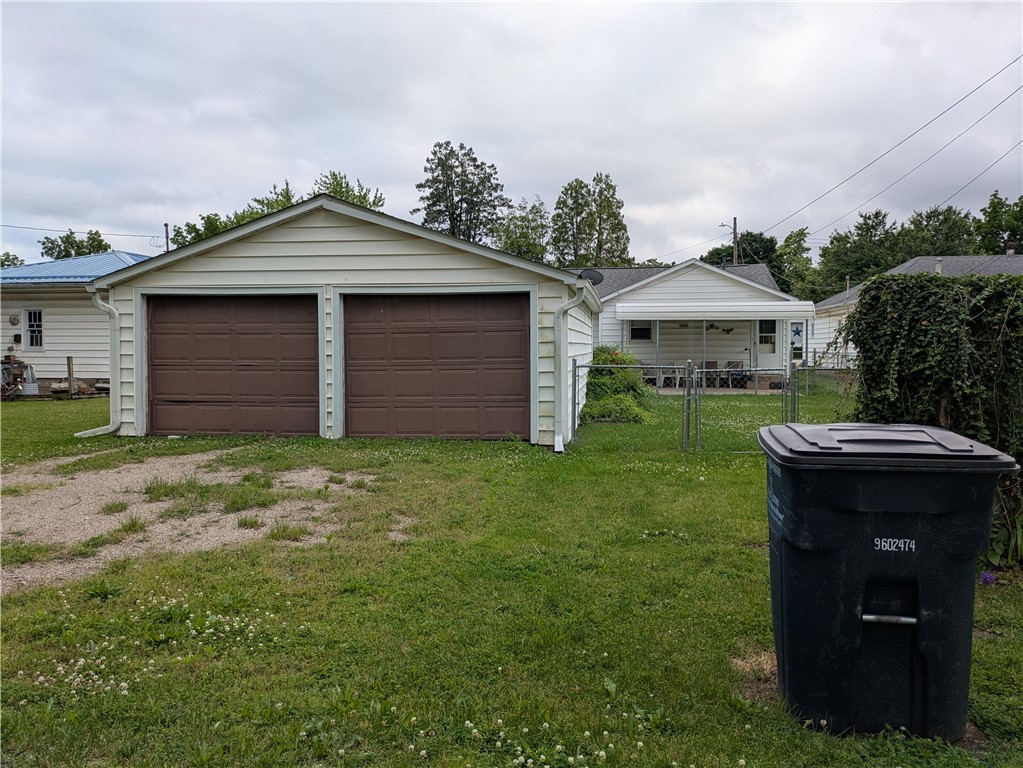 409 East Adams Street Paris, IL 61944 - Photo 3 of 13