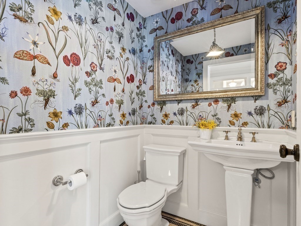 15 Longmeadow Road Wellesley, MA 02482 - Photo 16 of 33