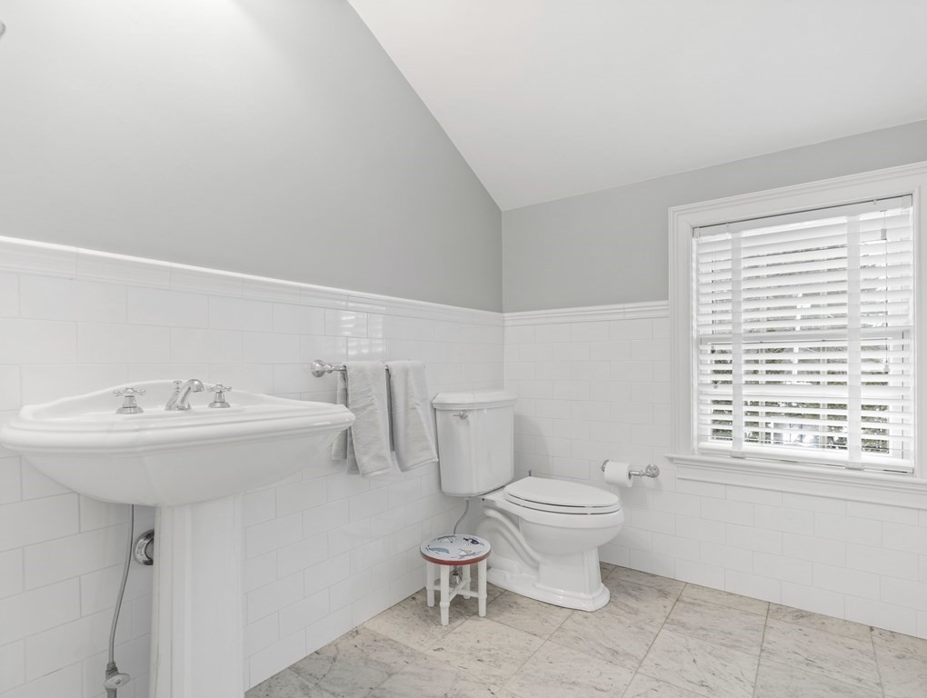 15 Longmeadow Road Wellesley, MA 02482 - Photo 23 of 33