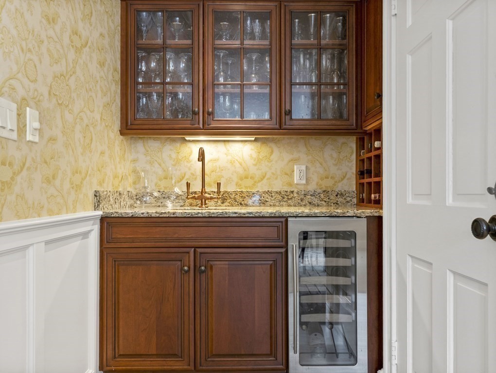 15 Longmeadow Road Wellesley, MA 02482 - Photo 9 of 33