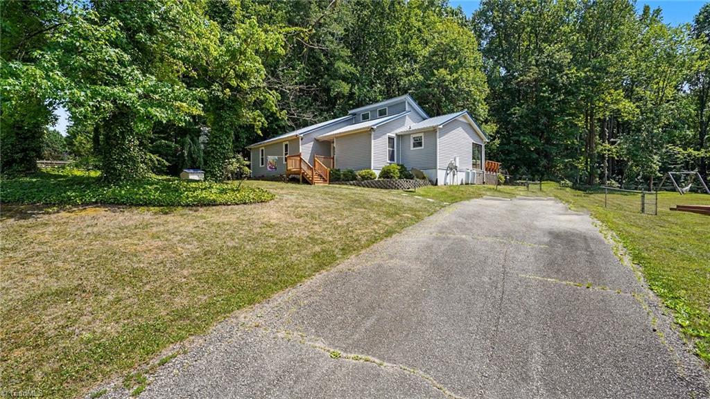 6594 Riverwood Road Walkertown, NC 27051 - Photo 3 of 30