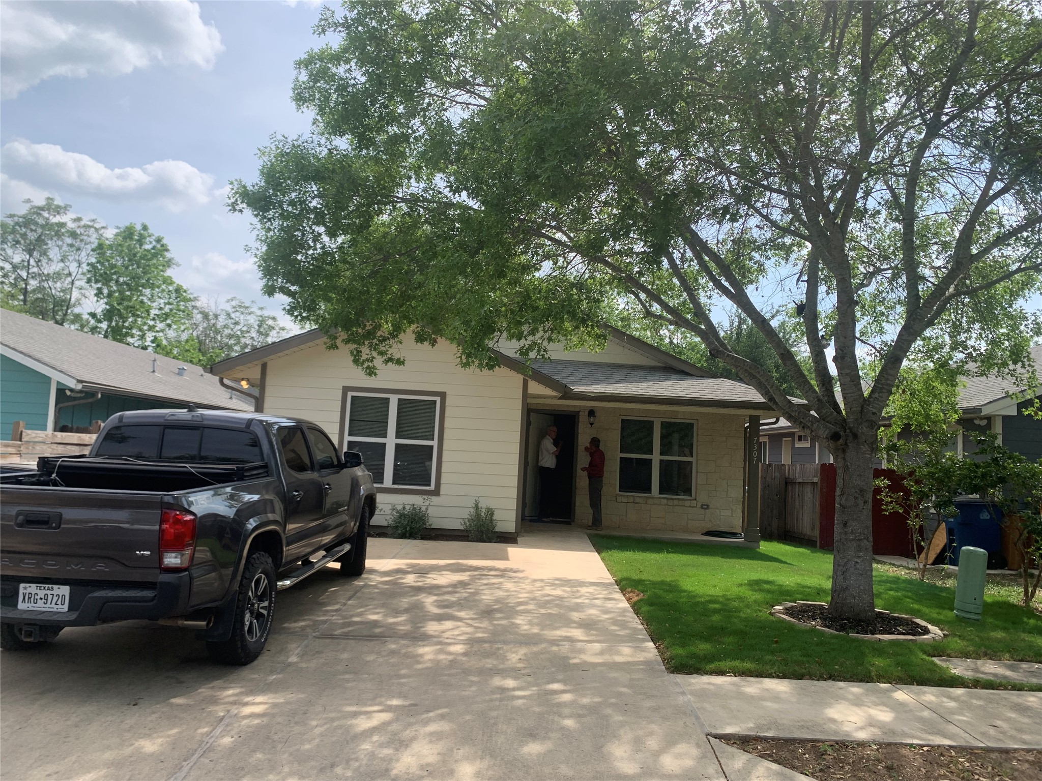 7307 Thannas Way Austin, TX 78744 - Photo 11 of 13 View of front of home