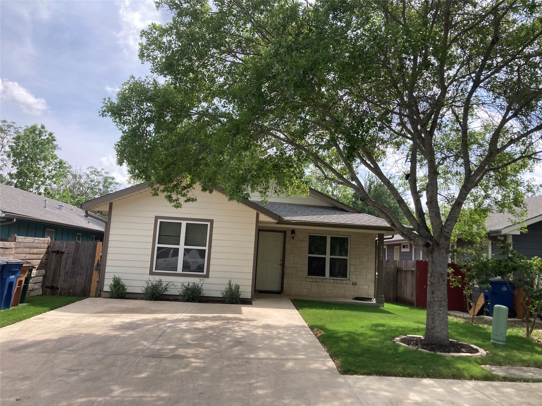 7307 Thannas Way Austin, TX 78744 - Photo 10 of 13 View of front of house