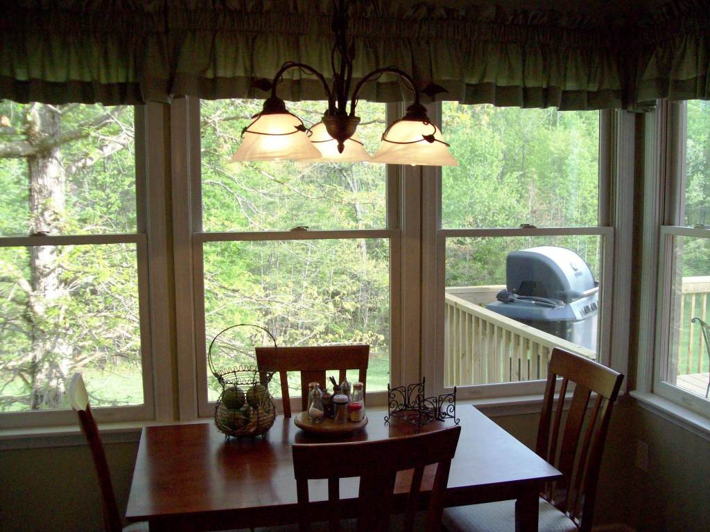 420 Alcock Road Amherst, VA 24521 - Photo 8 of 26 breakfast to deck