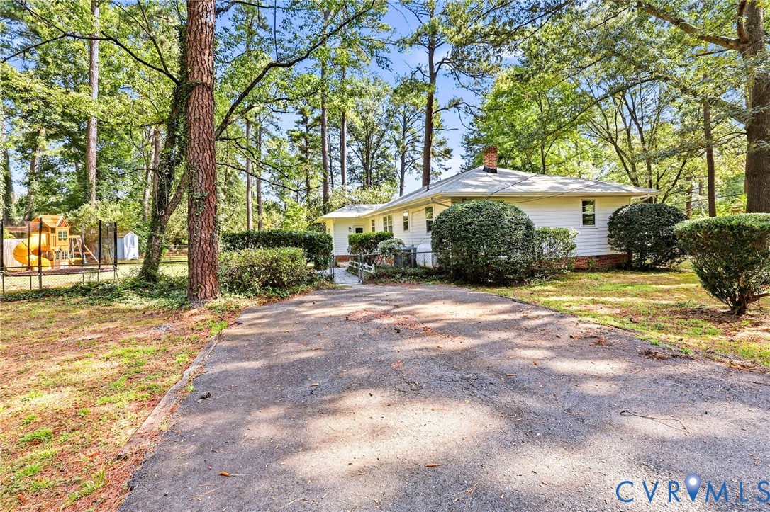 3400 Warner Road Richmond, VA 23225 - Photo 31 of 33 2nd driveway, side entry