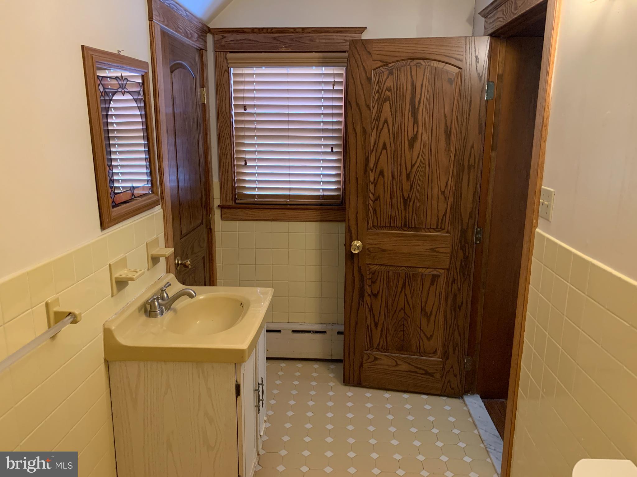 1000 Allston Road Havertown, PA 19083 - Photo 20 of 56 Main Floor Full Bath