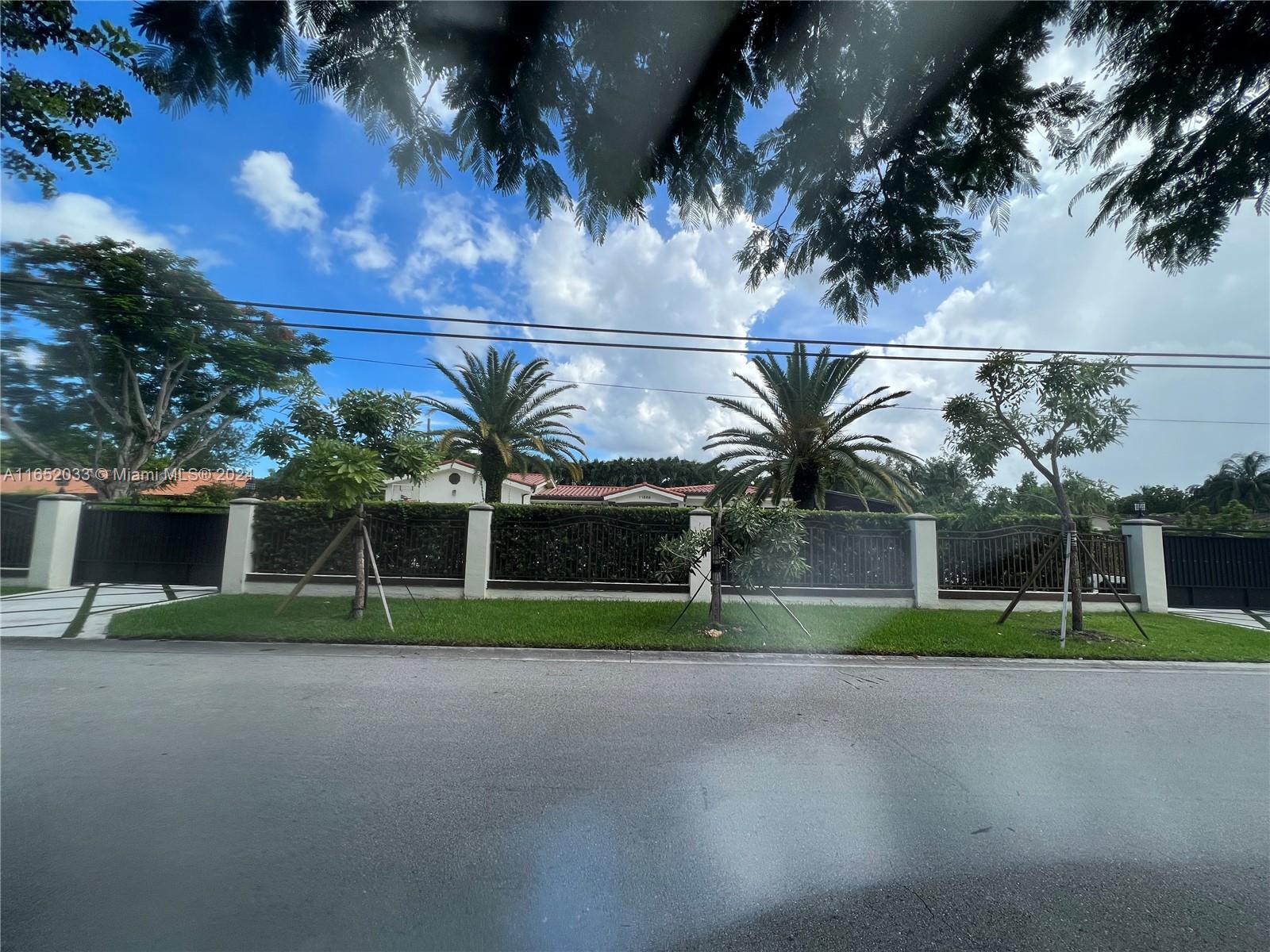 11866 Southwest 43rd Street Miami, FL 33175 - Photo 4 of 64