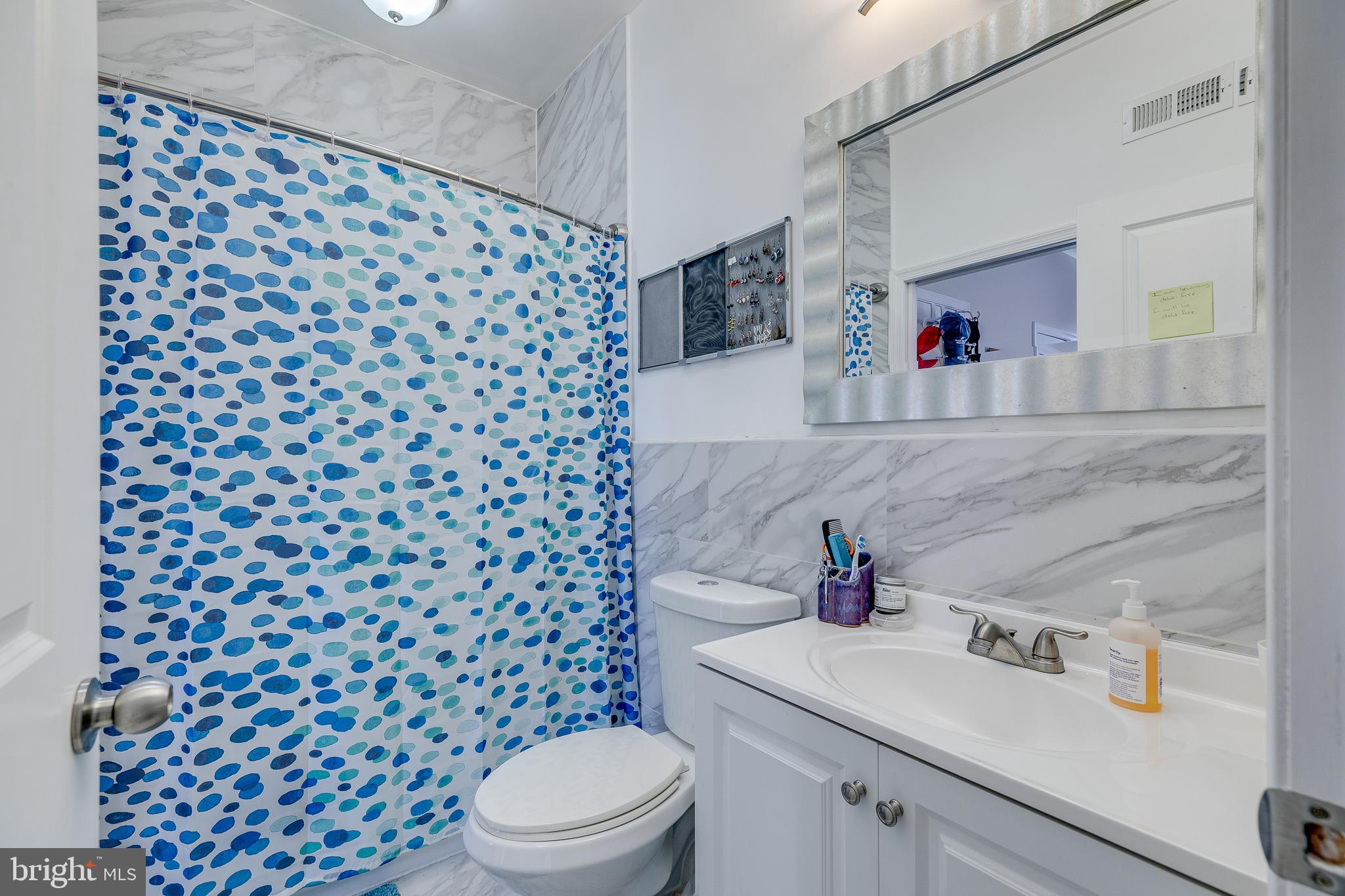 2017 Pierce Street Philadelphia, PA 19145 - Photo 8 of 17 Full bathroom