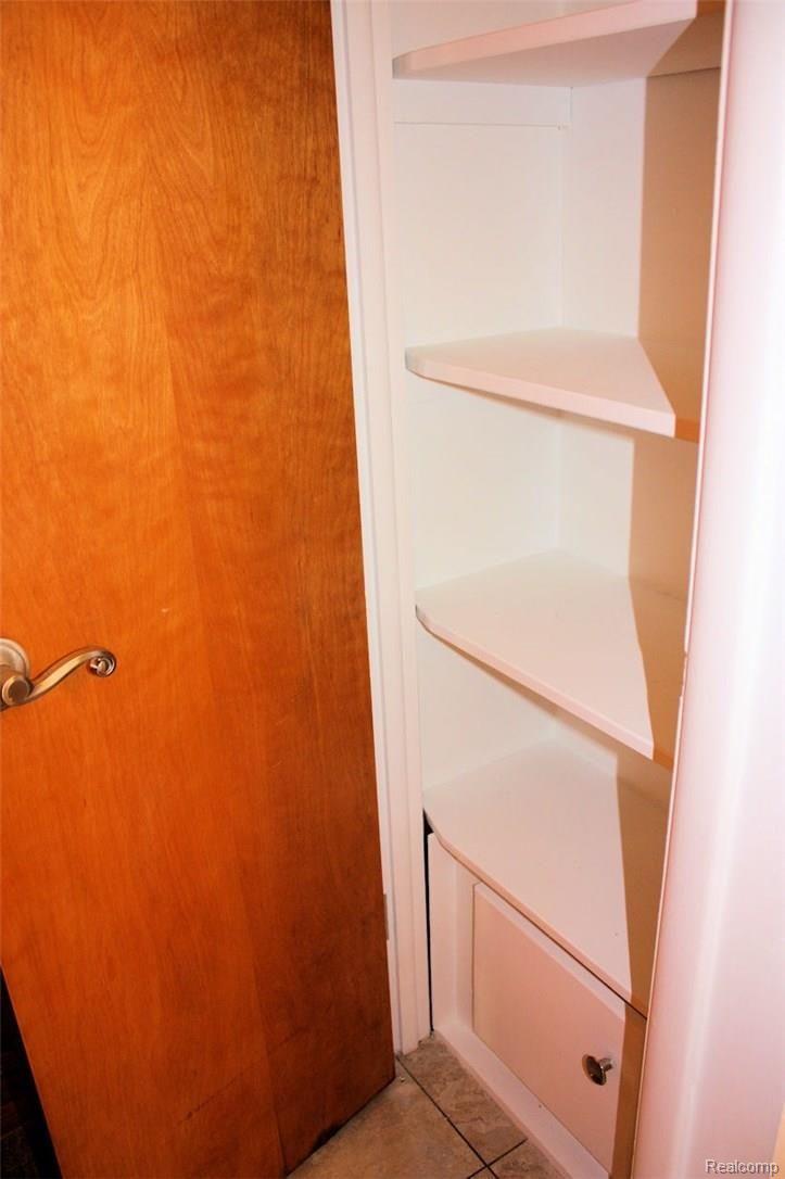 118 South Helen Avenue Rochester, MI 48307 - Photo 13 of 23 Closet with Laundry Chute.jpg