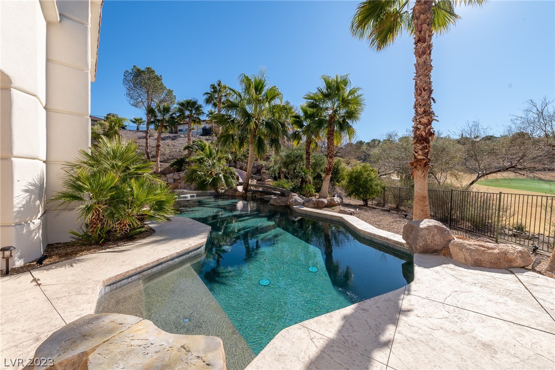 2 Rue De Chateau Place Henderson, NV 89011 - Photo 13 of 58