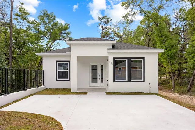 $275,000 | 688 East Euclid Avenue, Deland, FL 32724