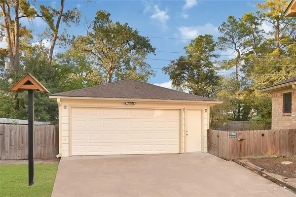 $2,200 | 14419 Ravenhurst Lane, Houston, TX 77070