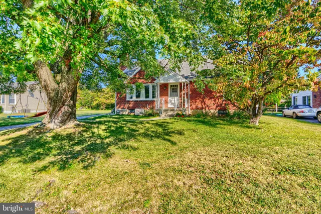a view of house with backyard