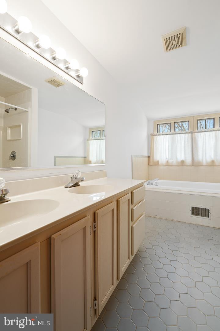 29 Penn Lyle Road Princeton Junction, NJ 08550 - Photo 16 of 21 Second floor bathroom