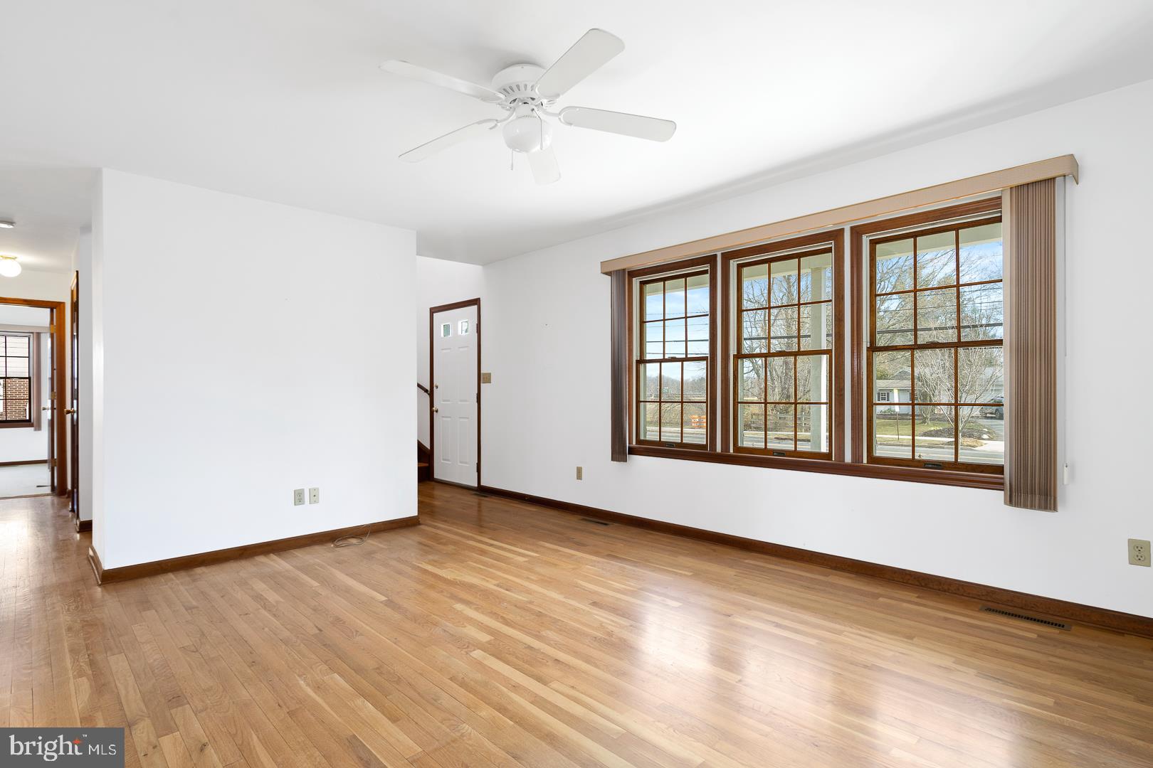 29 Penn Lyle Road Princeton Junction, NJ 08550 - Photo 4 of 21 Living room