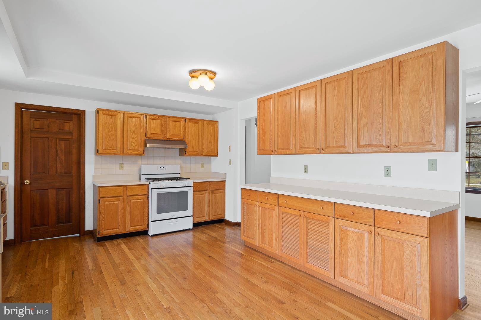29 Penn Lyle Road Princeton Junction, NJ 08550 - Photo 6 of 21 Kitchen