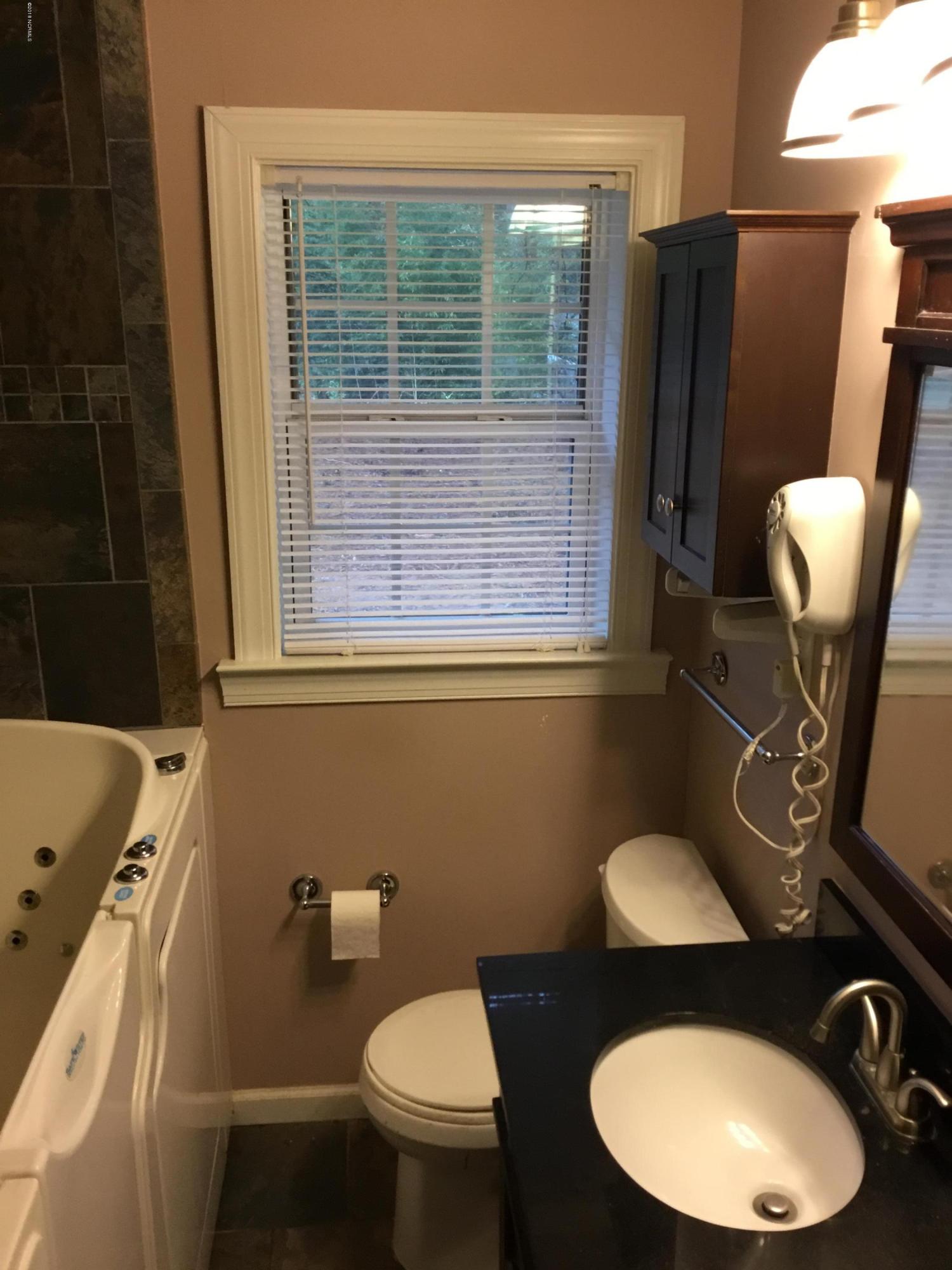1204 Elizabeth Road West Wilson, NC 27893 - Photo 11 of 17 Bathroom 2