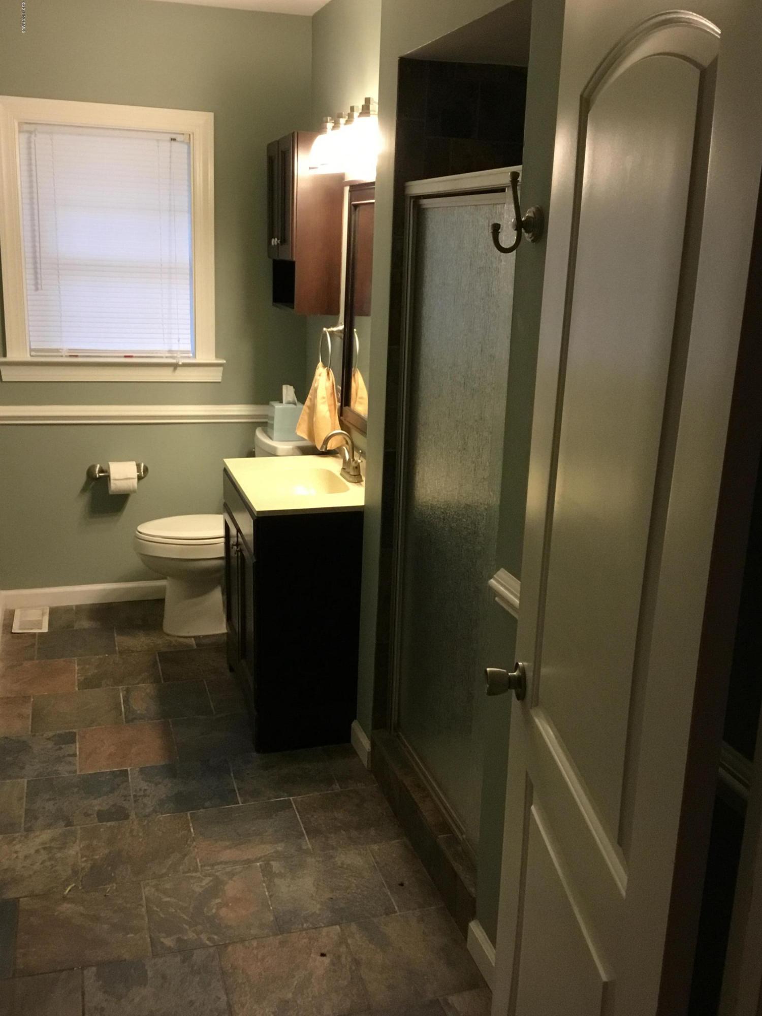 1204 Elizabeth Road West Wilson, NC 27893 - Photo 9 of 17 Bathroom