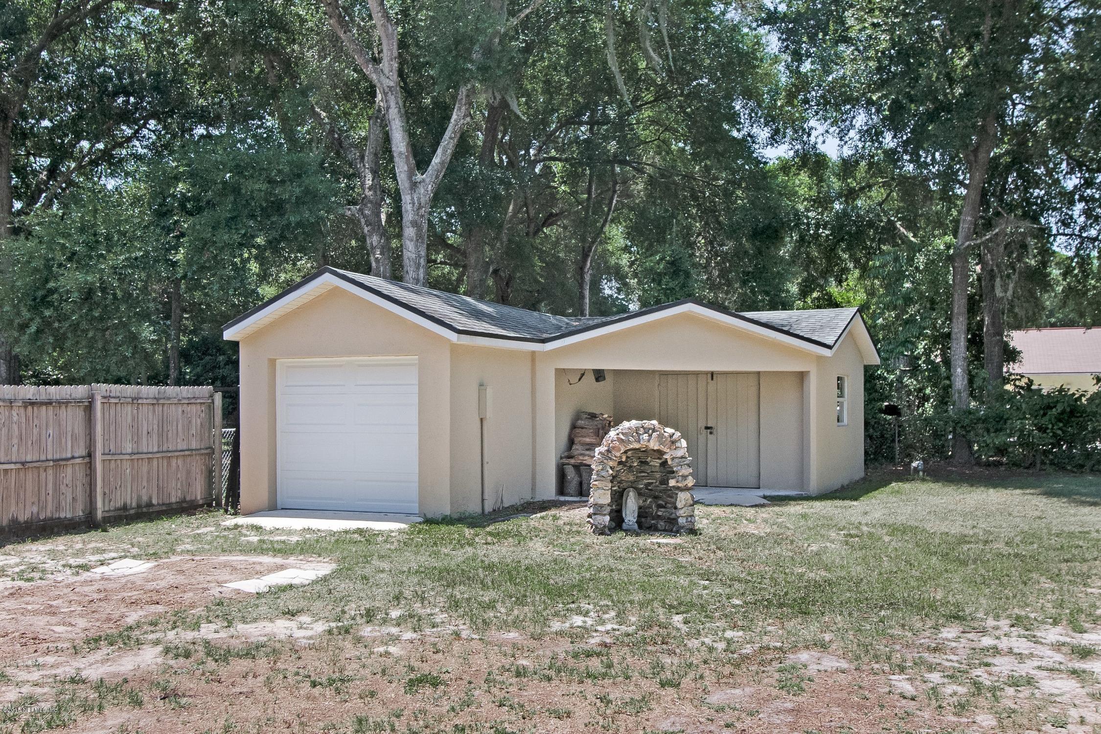 637 Vaill Point Road St. Augustine, FL 32086 - Photo 3 of 34 a backyard of a house