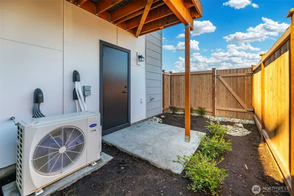 $3,200 | 16503 13th Avenue West, Unit B2, Lynnwood, WA 98037