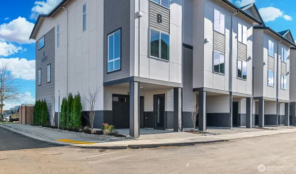 $3,200 | 16503 13th Avenue West, Unit B2, Lynnwood, WA 98037