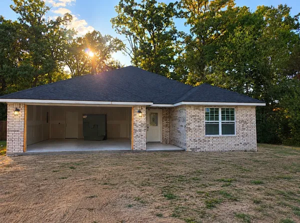 $199,900 | 1000 South Hugo Street, Muldrow, OK 74948