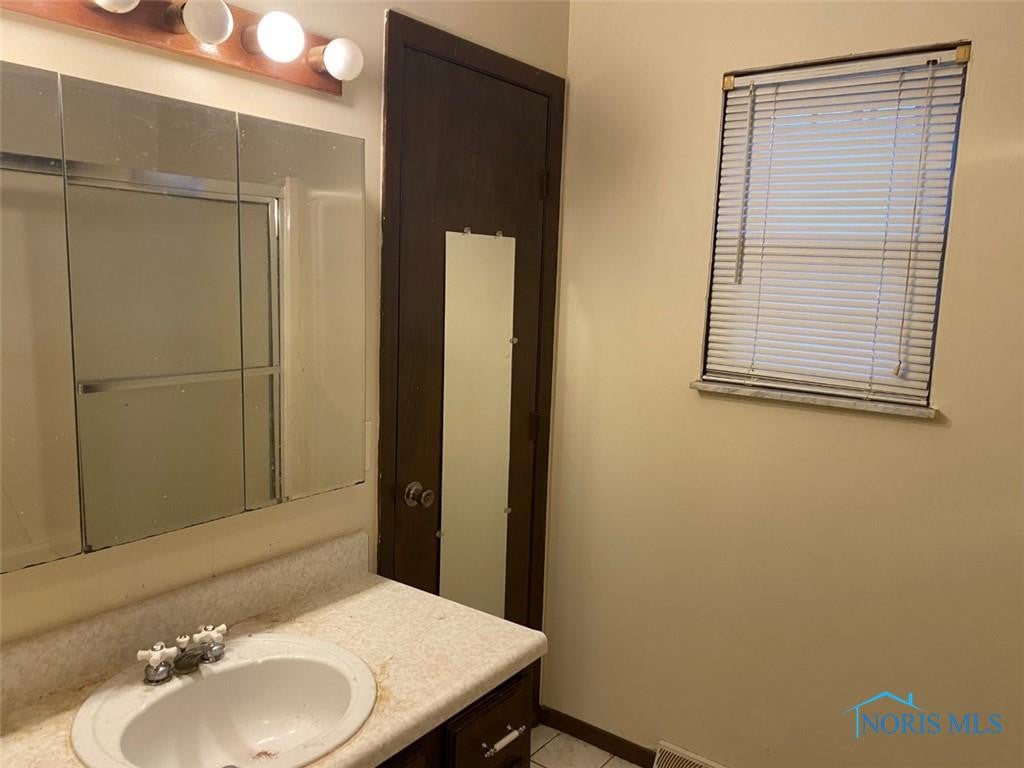 644 Waybridge Road Toledo, OH 43612 - Photo 8 of 12 Gallery Image 8