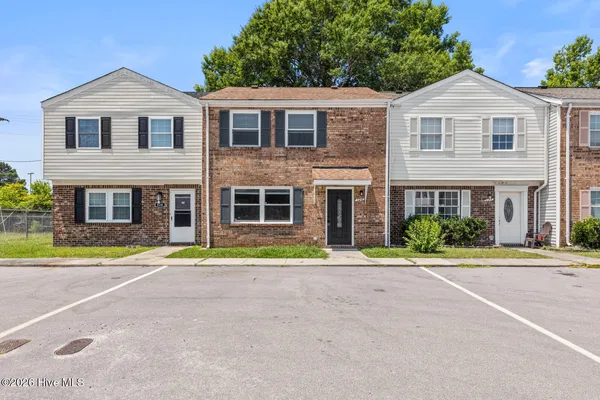 $1,300 | 526 Myrtlewood Circle, Jacksonville, NC 28546