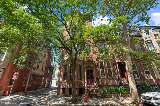 $2,200 | 2117 Spruce Street, Unit 3, Philadelphia, PA 19103