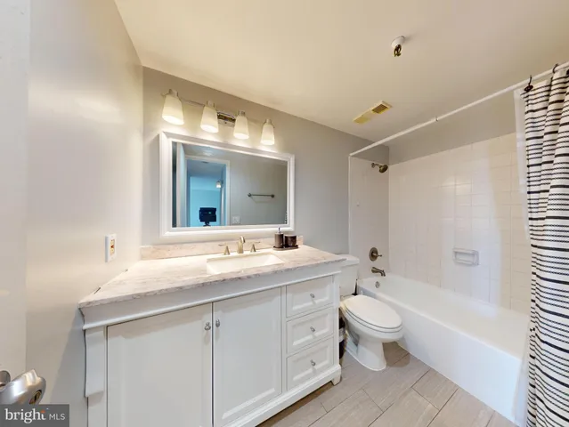 $2,000 | 5911 Edsall Road, Unit PH02, Alexandria, VA 22304