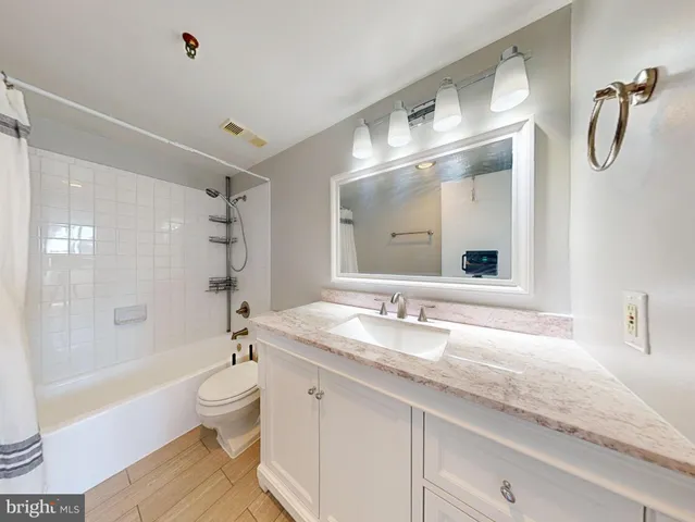 $2,000 | 5911 Edsall Road, Unit PH02, Alexandria, VA 22304