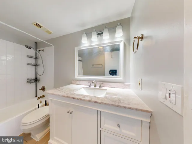 $2,000 | 5911 Edsall Road, Unit PH02, Alexandria, VA 22304