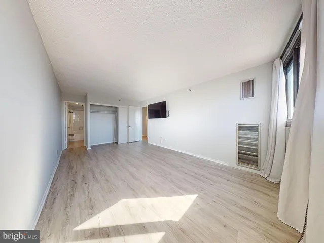 $2,000 | 5911 Edsall Road, Unit PH02, Alexandria, VA 22304