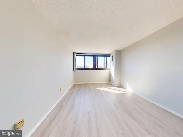 $2,000 | 5911 Edsall Road, Unit PH02, Alexandria, VA 22304