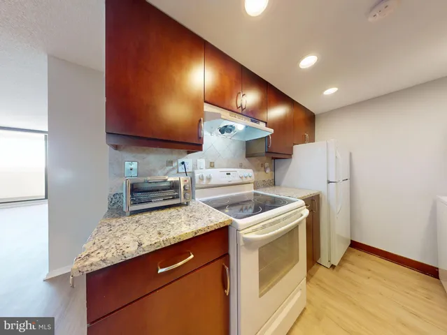 $2,000 | 5911 Edsall Road, Unit PH02, Alexandria, VA 22304