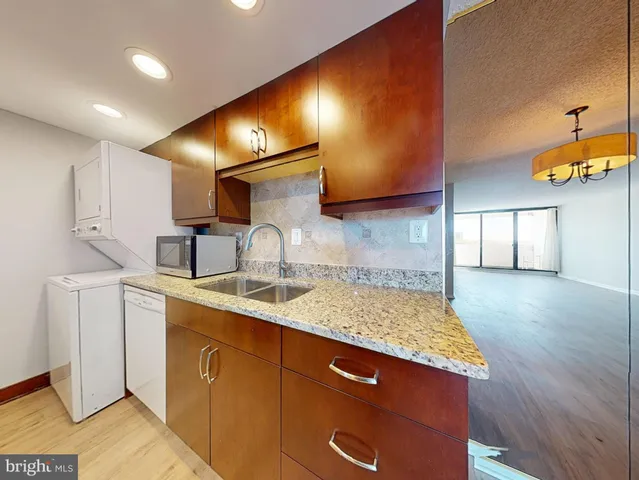 $2,000 | 5911 Edsall Road, Unit PH02, Alexandria, VA 22304