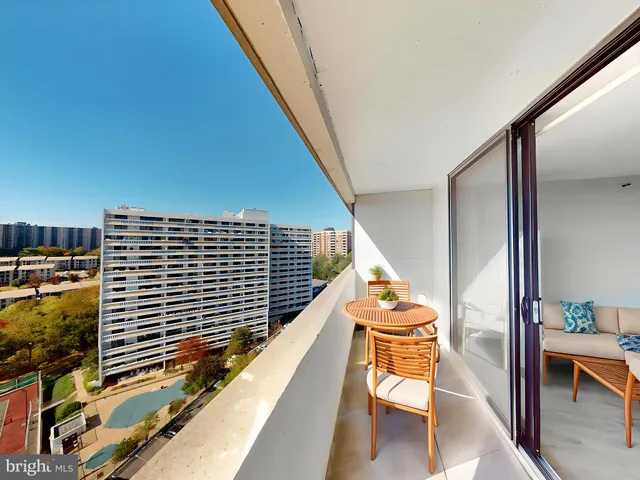 $2,000 | 5911 Edsall Road, Unit PH02, Alexandria, VA 22304