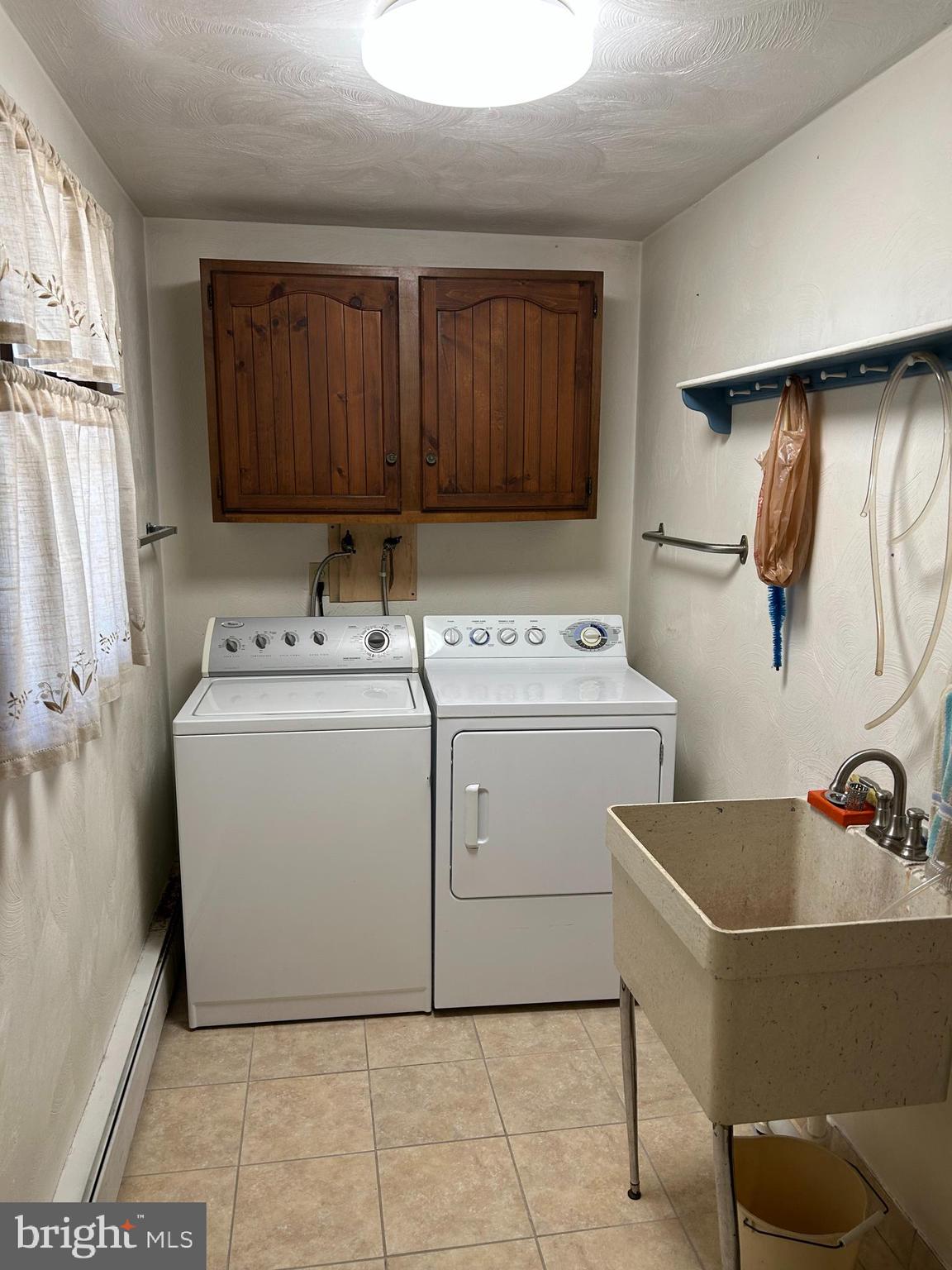 95 Table Rock Road Gettysburg, PA 17325 - Photo 25 of 31 a utility room with dryer washer and a view of living room