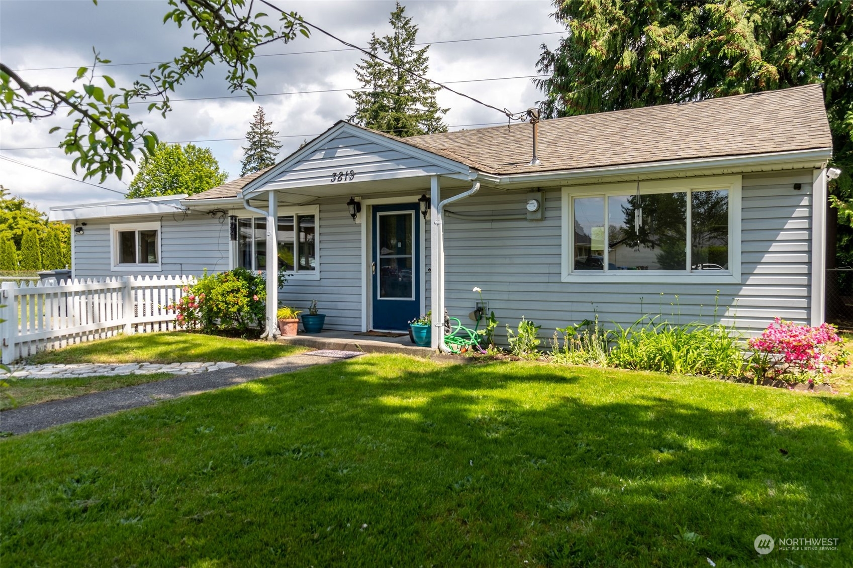 3819 Northeast 8th Court Renton, WA 98056 - Photo 2 of 20 Gallery Image 2