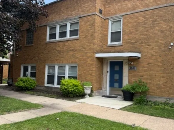 $2,300 | 1801 Oak Park Avenue, Unit 1, Berwyn, IL 60402