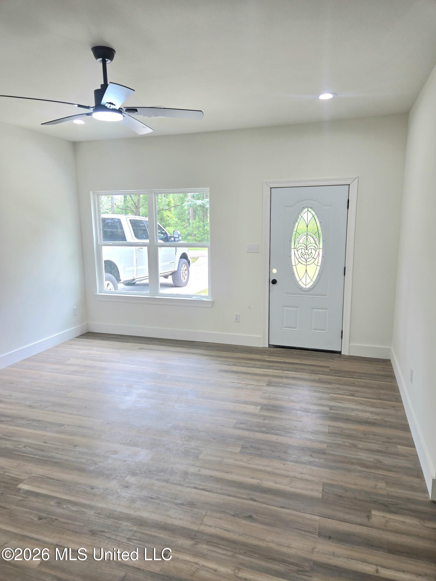 1027 Neal Road Picayune, MS 39466 - Photo 6 of 11 livingroom