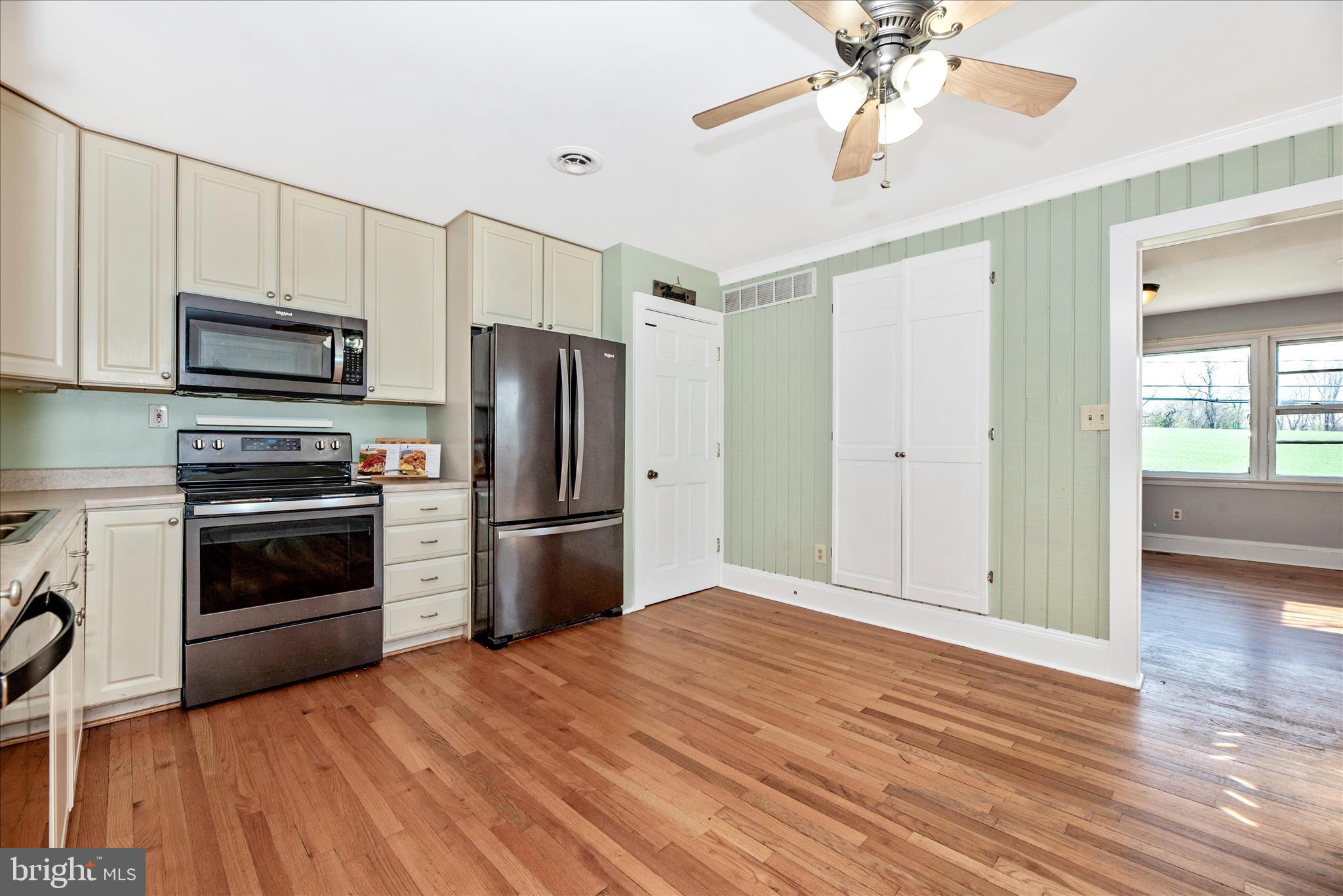 1403 Streaker Road Sykesville, MD 21784 - Photo 15 of 57 Kitchen Dining Area