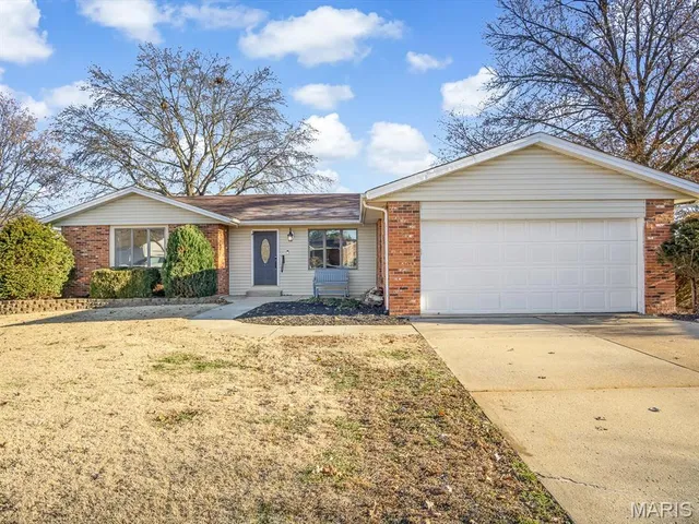 $320,000 | 312 Wedgewood Drive, Waterloo, IL 62298