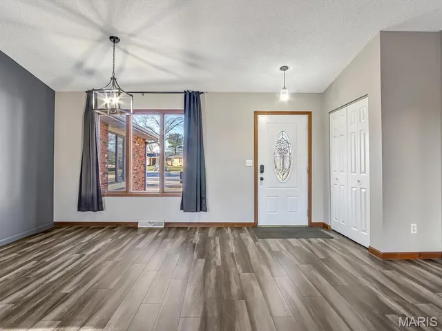 $320,000 | 312 Wedgewood Drive, Waterloo, IL 62298