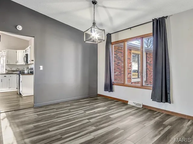 $320,000 | 312 Wedgewood Drive, Waterloo, IL 62298